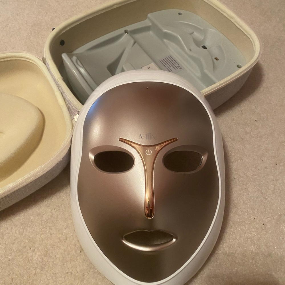 Silver LED Face Mask - Picture 2 of 2